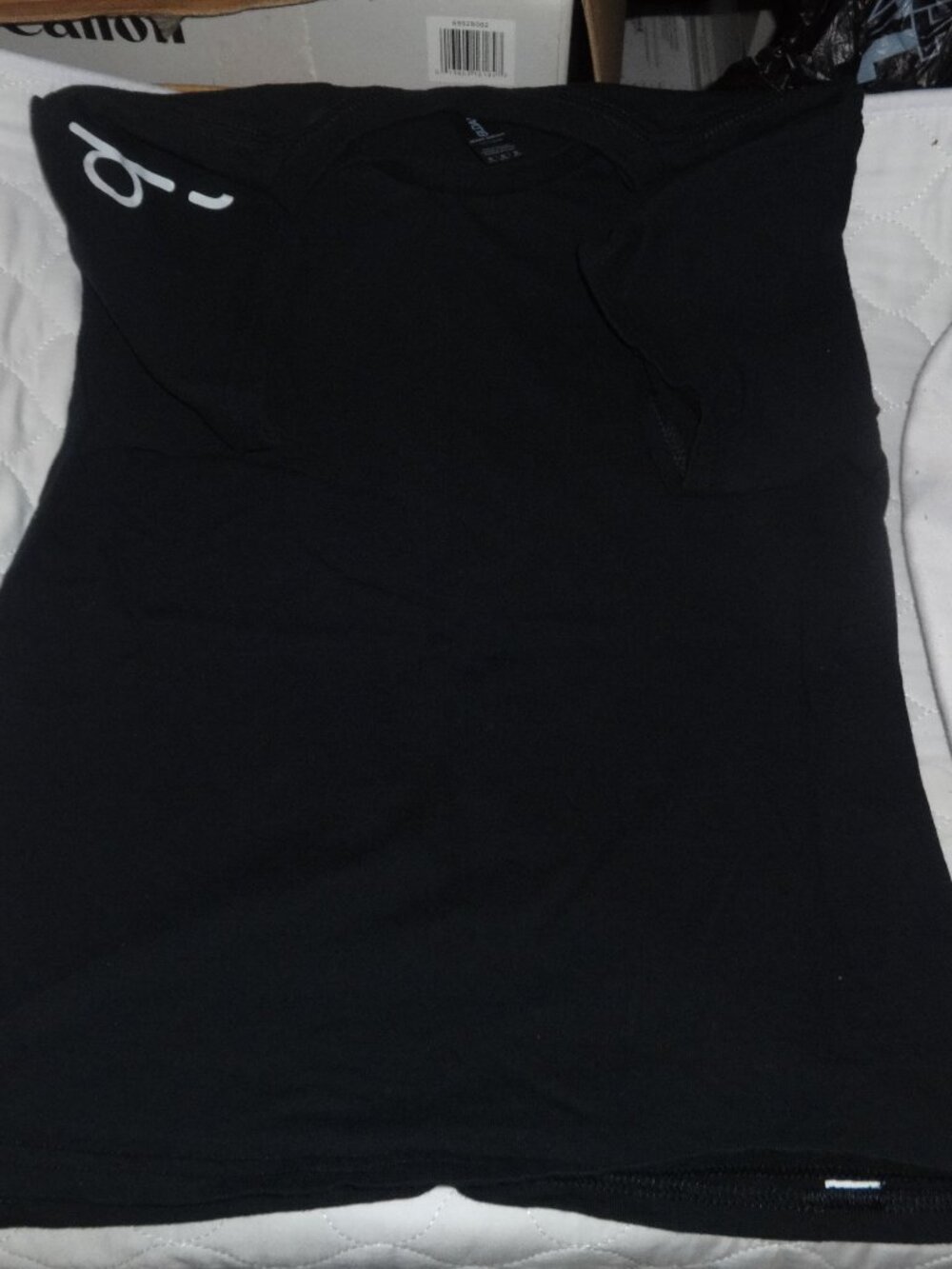 BLACK GILDAN GRAPHIC T-SHIRT YOUTH SIZE MEDIUM
